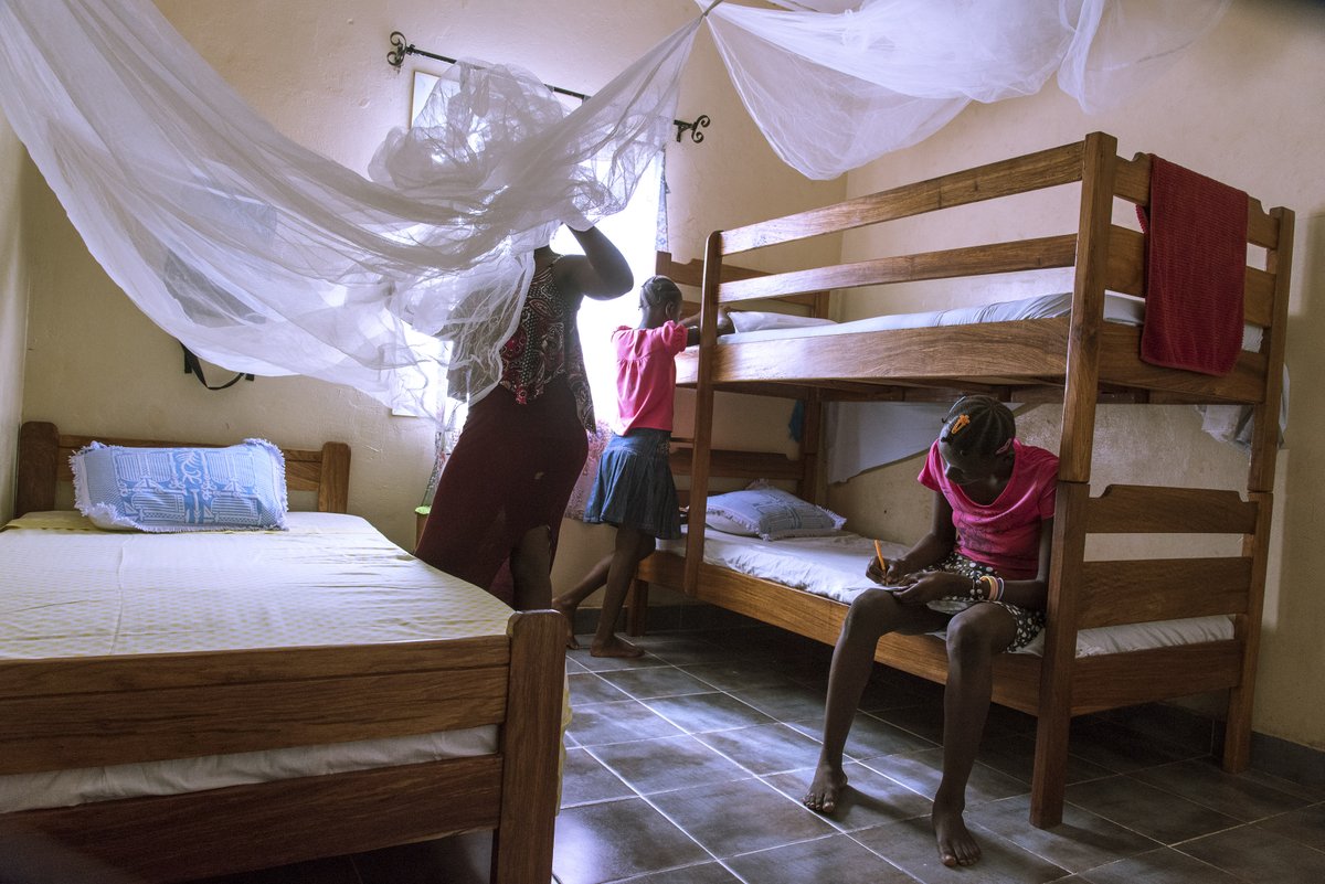 Eindelijk! Het onderzoek ministerie van Buitenlandse Zaken naar omvang vrijwilligersreizen vanuit Nederland naar residentiële zorginstellingen voor kinderen is verschenen. Een draadje met wat citaten en highlights. 1/n