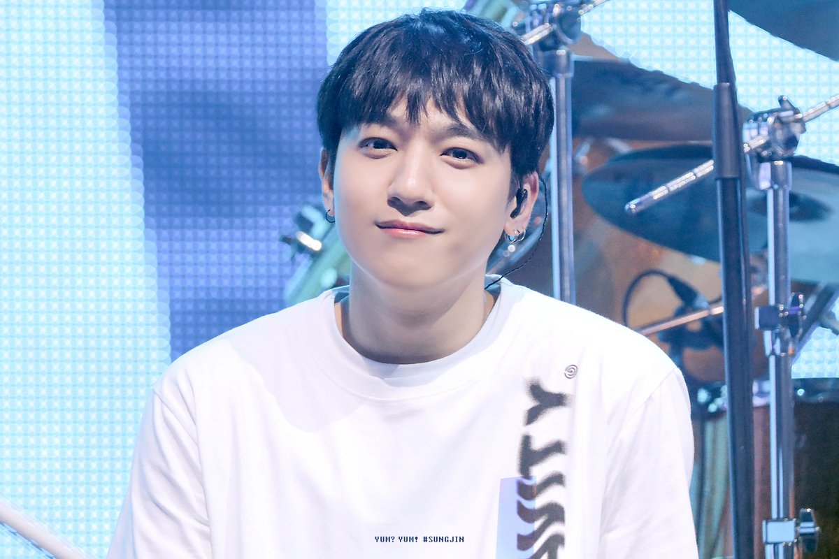 내가 제일 사랑하는 성진아 생일 축하해 널 알게 되서 너무 행복하고 덕분에 사랑을 주는 방법 또 행복을 나눠주는 방법을 배우게 된 거 같아 내 삶에 등장해줘서 너무 고마워 행복한 생일 보내길 바랄게 사랑해💙
#박성진_영원한데장_생일축하해
#HAPPY_SUNGJIN_DAY