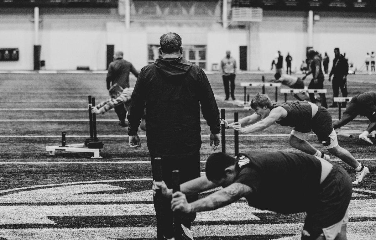 RazorbackFB's tweet photo. 🗣 Whatever you want to do in life, you can do it of you’re willing to 𝗪𝗢𝗥𝗞 for it. https://t.co/nxLw8opEvW
