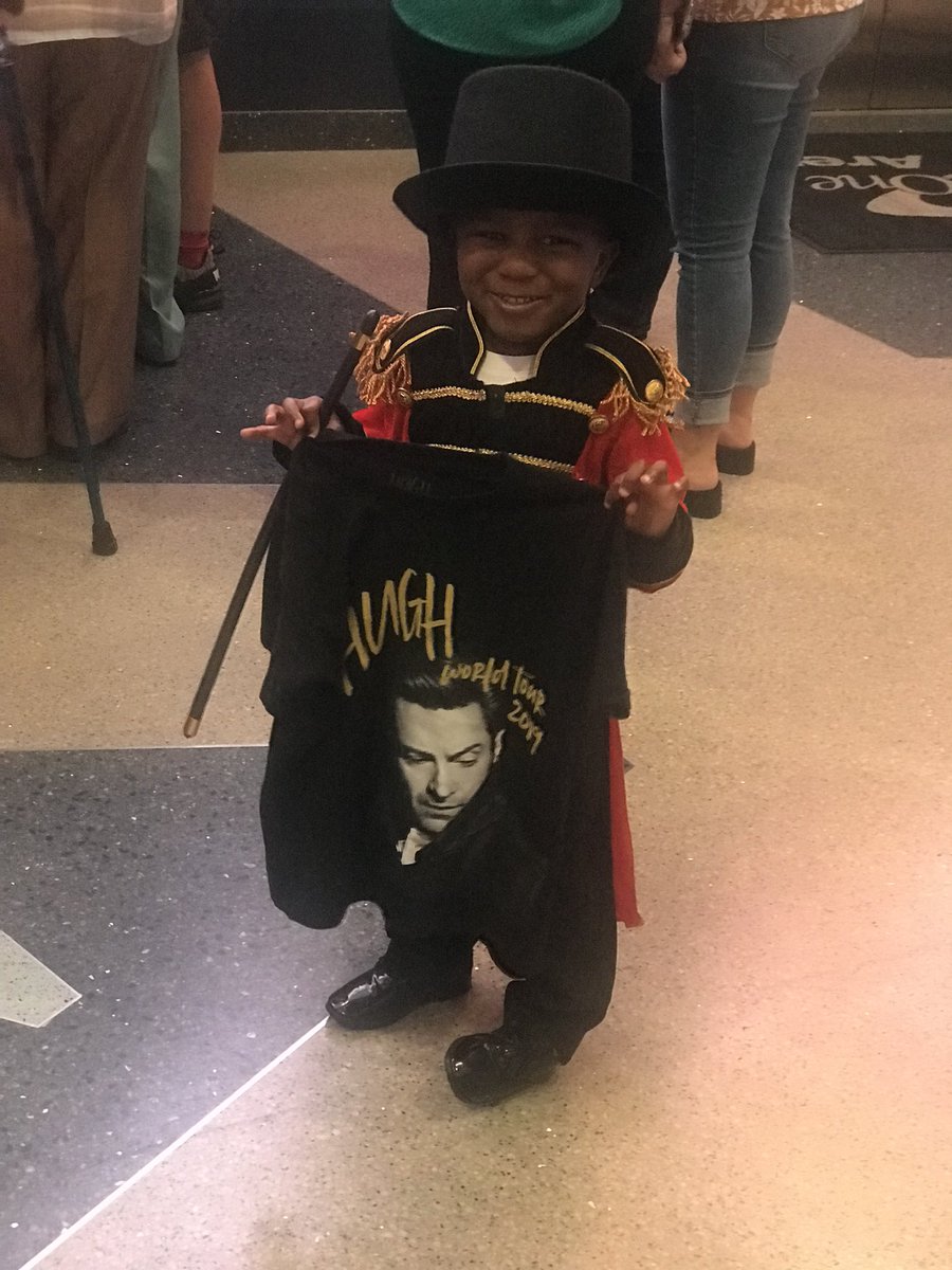 trigger21998's tweet photo. @washfm During these difficult times, I reflect back on the Fun days. Throwback pic of my son at the Hugh Jackman concert! https://t.co/GE76rCAA09