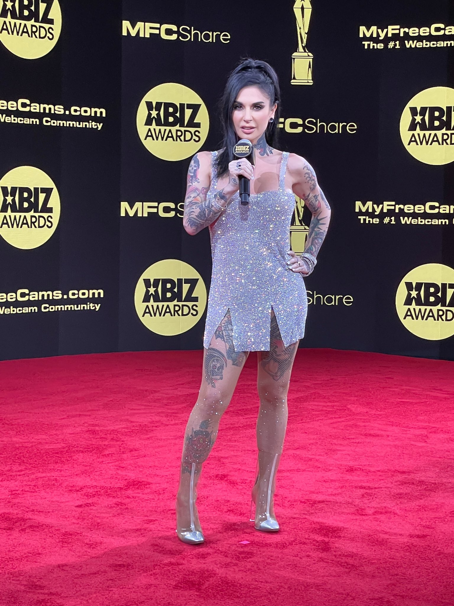 2 pic. It was so amazing seeing everyone on the virtual carpet at the @XBIZ awards! ✨ congrats to all
