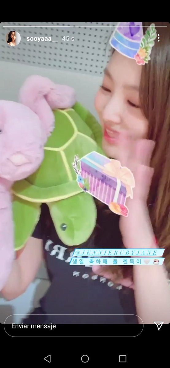 pinksooyase's tweet photo. JISOO FELICITÓ A JENNIE YA😭😭😭😭😭😭😭❤️❤️❤️❤️ https://t.co/JLALIuSAXR