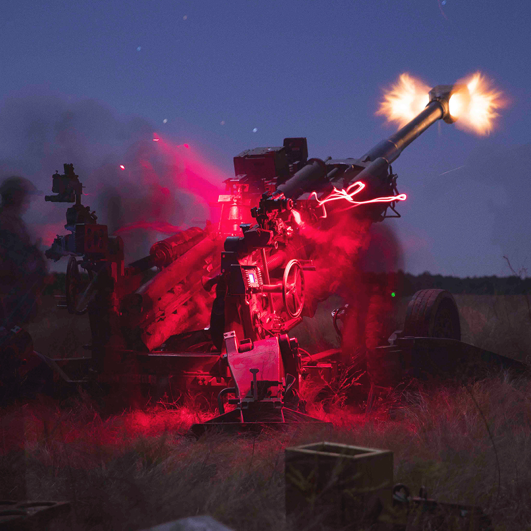ArmyGuardOhio's tweet photo. #PicOfTheDay 💣💥 Soldiers fire an M777 howitzer at Fort Bragg last Fall during, and lets be honest here, a pretty wild looking training exercise!

Does this look like your kind of party? 🎉 Find out how to join today at https://t.co/50dPhRNyWG 🇺🇸 #iGuardOhio https://t.co/lsZ9sJYauj