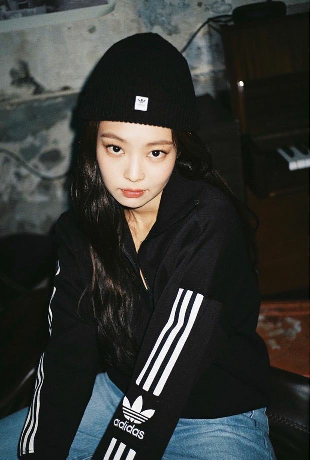 ReijiBLACKPINK1's tweet photo. Happybirthday!!!
ジスさんの次はジェニ！！
1月はBLINK忙しいね、😊👍
SOLOも6億すごい！！
#BLACKPINKJENNIE 
#BLACKPINK
#BLACKPINKDay 
 #PricelessJennieDay https://t.co/OtpOCsoBJT