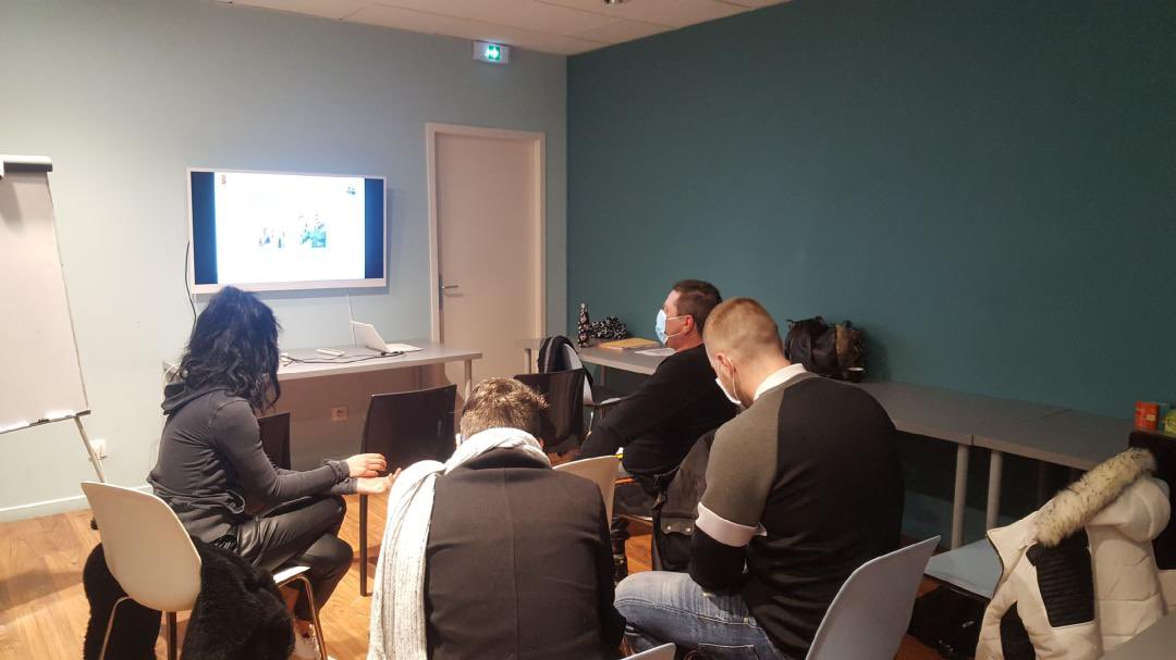 [#Tousmobilisés] Présentation ce matin à l’agence @poleemploi_ara #Albertville de la formation qualifiante “Vendeur conseil en magasin”Démarrage  semaine prochaine pour 12 candidats Merci à nos partenaires <a href="/mlj_tarentaise/">MLJAT</a> et G5. Tous ensembles pour  #1jeune1solution