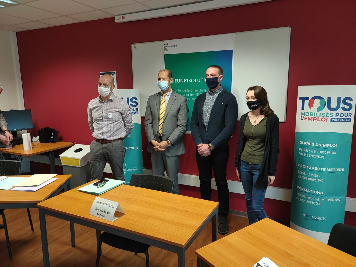 #TousMobilises #FranceRelance  signature de contrats d'apprentissage, PEC Jeune et CIE jeune au pôle emploi en présence de M. Le Sous Prefet R. YEDDOU. #1jeune1solution des aides pour les jeunes et les entreprises. <a href="/prefet59/">Préfecture de la région Hauts-de-France et du Nord</a> @poleemploi_HDF <a href="/RIFFARDCAROLINE/">RIFFARD CAROLINE</a> <a href="/ElsaMiquel/">Miquel Elsa</a>