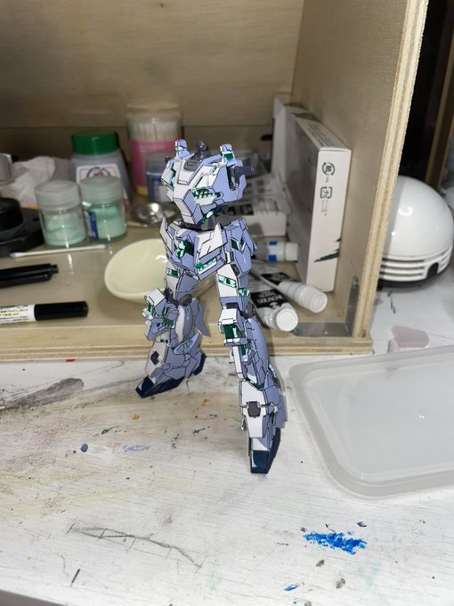 絵にしか見えないガンプラ に頭がバグる アニメ塗りのユニコーンガンダムがまるで合成写真 2 2 ページ ねとらぼ