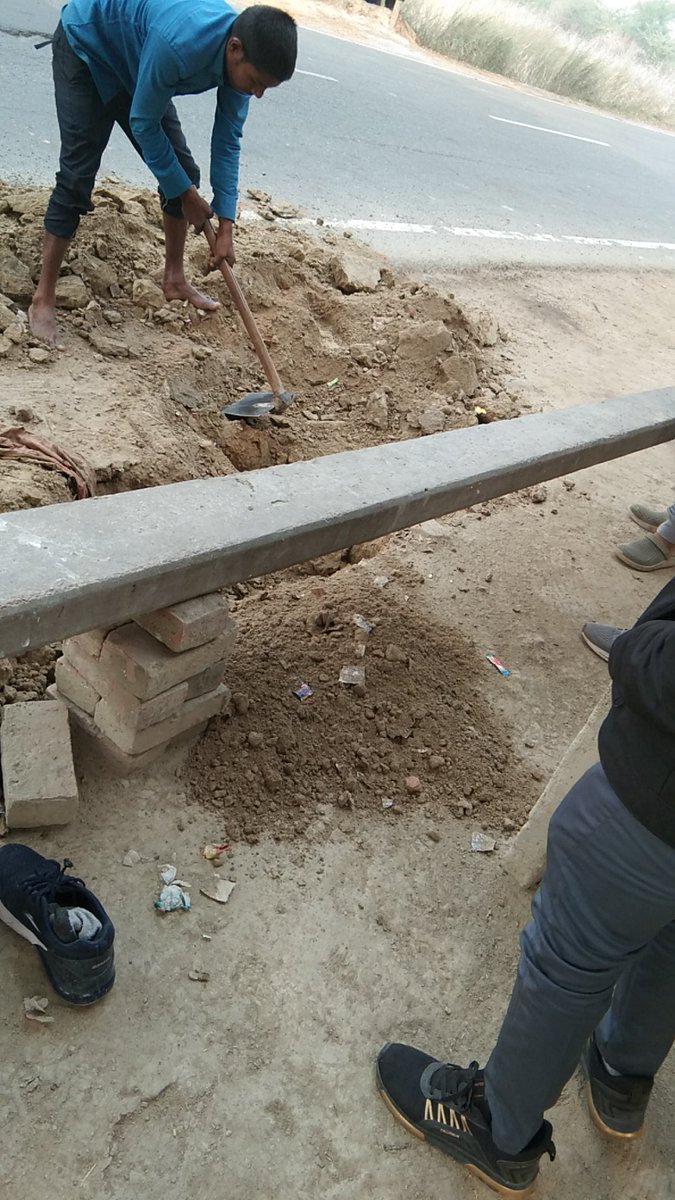 Rameshyadavcsc's tweet image. #CSCseGRAMSWARAJ Working for har ghar tak fiber by wifi choupal team kunda pratapgarh.@abhi481 @wifichoupal @dintya15 @avanish78 @cscpksrivastava