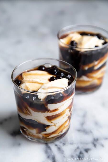 Official_ALAMAT's tweet photo. Ang #ALAMATMidnightSnack natin mamaya ay taho. Ang “taho” ay galing sa salitang Hokkien (Tsino) na “dau hu,” na ang ibig sabihin ay tofu o bean curd. 🤎 Get 1 cup and pass https://t.co/NuDCHuoN7Y