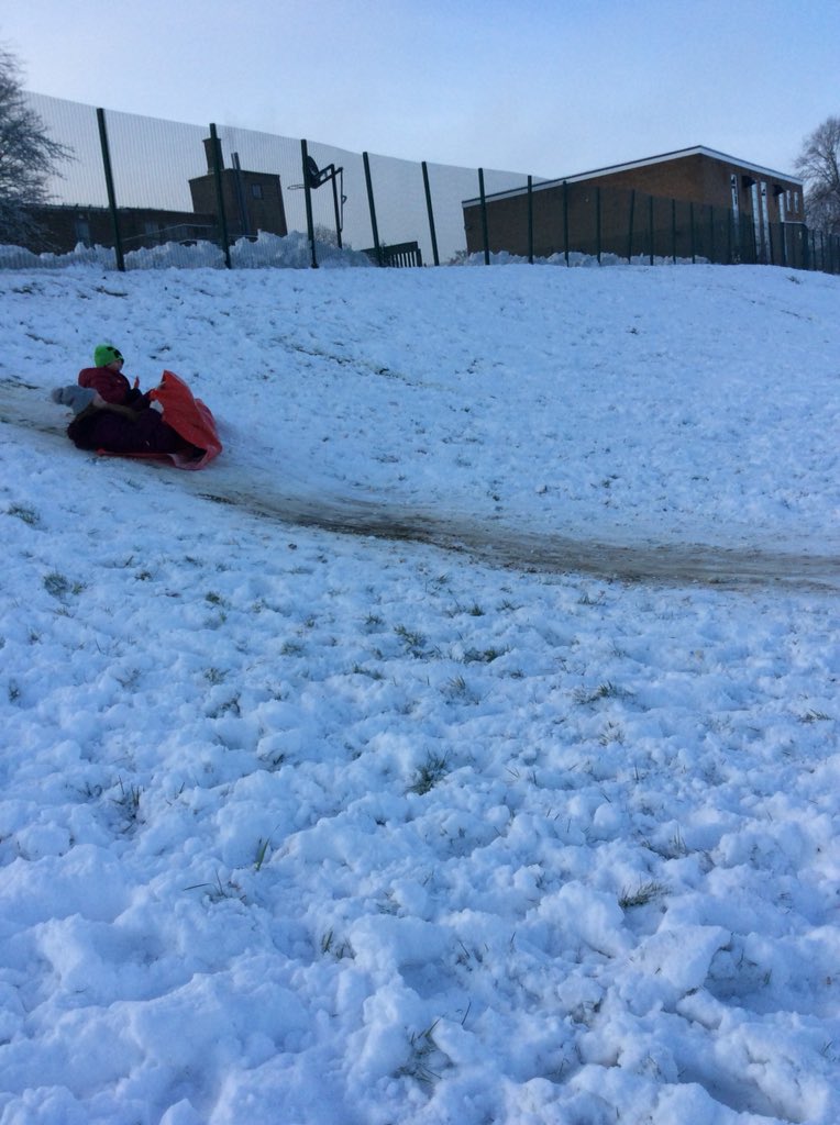 StradbrokeY3's tweet photo. After finishing some states of matter learning in Science, the children decided to investigate water freezing and becoming snow and ice. There were some good lessons learnt about the force of friction too! #SlipSliding #Frictionless @StradbrokePri https://t.co/xpZTmnnUIh