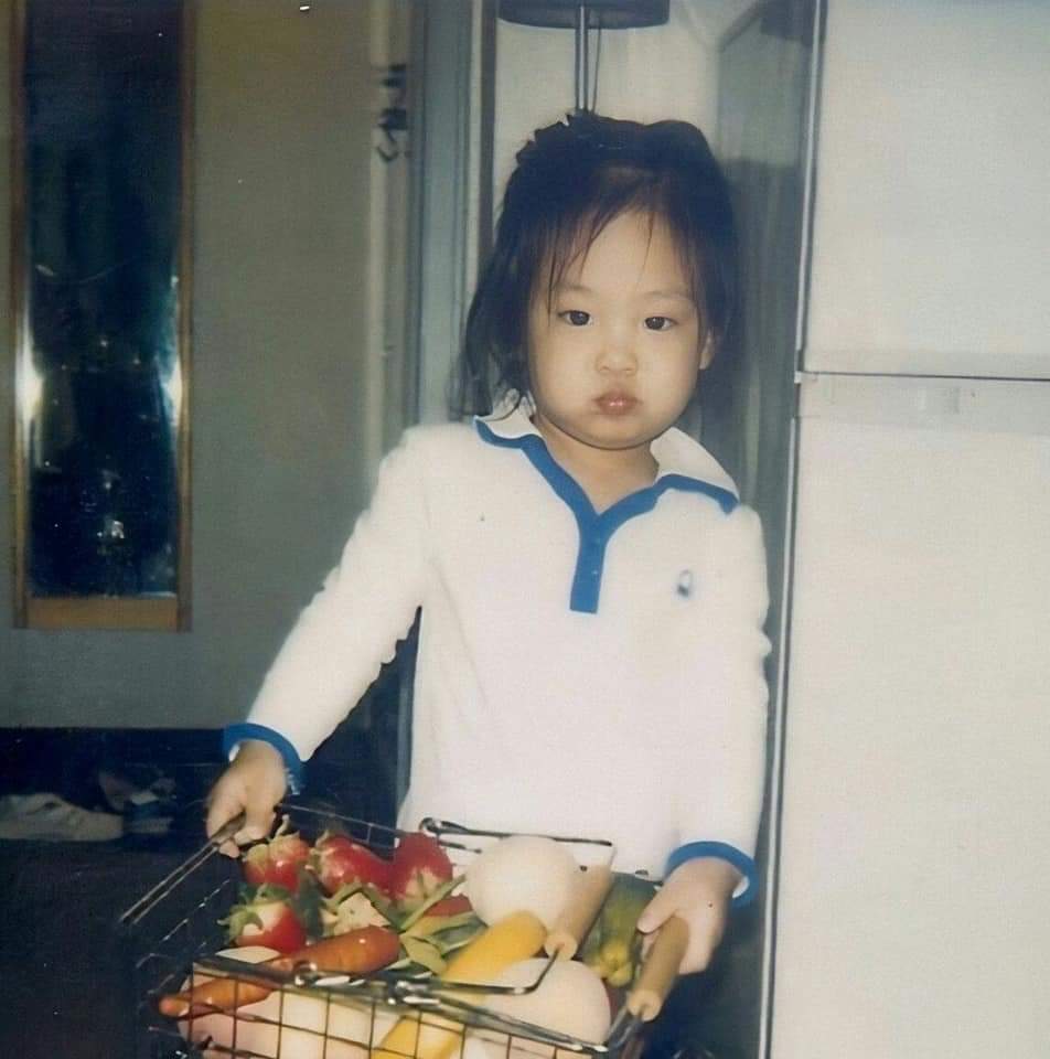 BLACKPINKCNTRAL's tweet photo. She's still a babie ���🥺🥺

#PricelessJennieDay
#BonJennieversaire
#빛이나는_제니의_모든날이_찬란하길 
@blackpink https://t.co/o4BkXB2mCa
