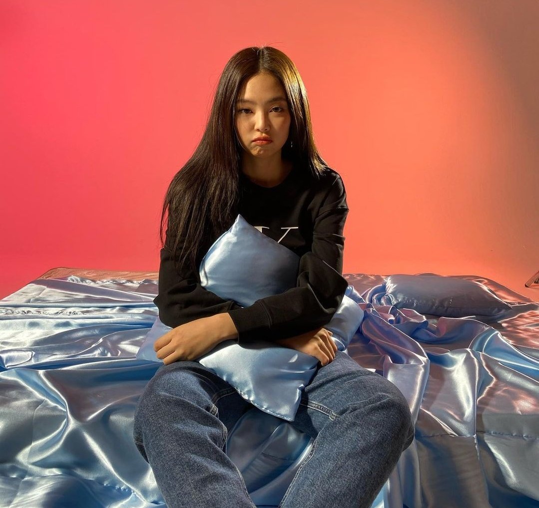 BLACKPINKCNTRAL's tweet photo. She's still a babie ���🥺🥺

#PricelessJennieDay
#BonJennieversaire
#빛이나는_제니의_모든날이_찬란하길 
@blackpink https://t.co/o4BkXB2mCa
