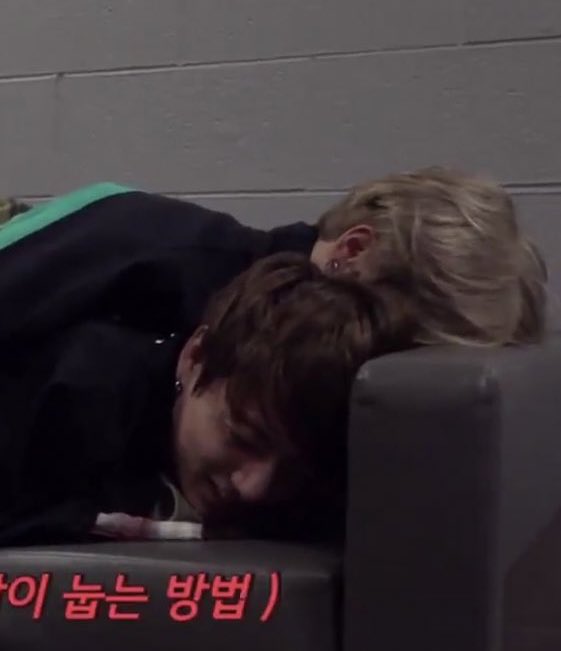 jikookheart's tweet photo. I’M SO SAD https://t.co/XjrjlmyXj1