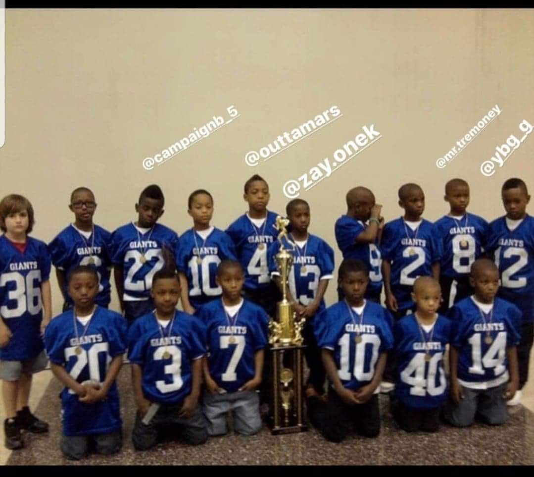 d_dcoach's tweet photo. My first squad.. 4 in college🈴🏈, the rest will be attending college this fall.🏈⚾️  Oh and 1 rapper 🎤 Thonotasassa Giants https://t.co/rIJb8tBjXu