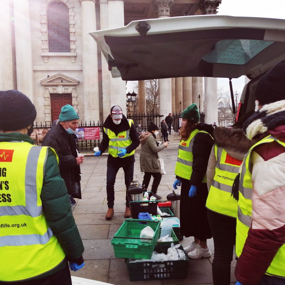 RhythmsOfLife's tweet photo. 2020 has been a tough year. We ended it by spreading the Christmas love, sharing gifts and hot food on the streets of London for our #12daysofchristmas campaign 🎄 

Thanks to our wonderful donors and volunteers for your hard work - we’re just getting started 💫 https://t.co/DerlQk2ujK