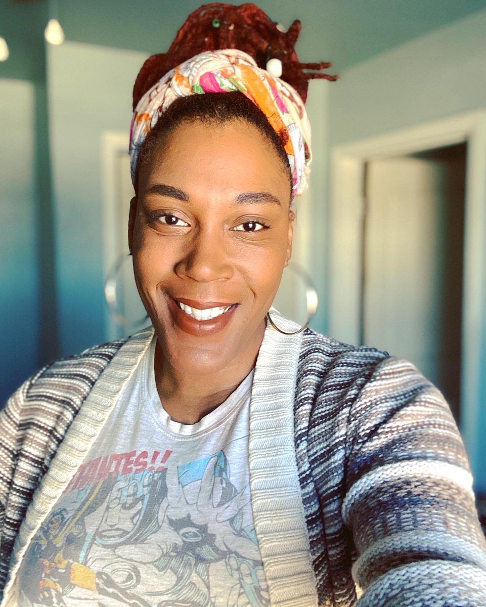 JadaJae21's tweet photo. 💃🏾 Happy Fridayyyy💪🏾
Wait😁 Y’all 🤦🏾‍♀️ Let me Fix my Hair 💆🏾‍♀️ #DontJudgeMyLife 👉🏾Almost 👈🏾 Not quite 👉🏾 Ohhhh nailed it 💃🏾😁😝🤗 
.   .   . 
#LocBun #HeadWraps x #AllSmiles😁 #LocCareMatters https://t.co/IEi9nQALbg