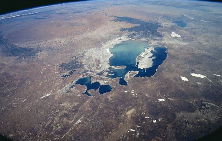 b_nishanov's tweet photo. The Aral Sea, once world's 4th largest lake, began shrinking in the 1960s after the rivers that fed it were diverted for Soviet irrigation projects. These NASA photos show the incomprehensibly quick rate at which the water reserves depleted. 1st photo is 1985, 2nd '97, 3rd 2014. https://t.co/XPgmKsGRp5
