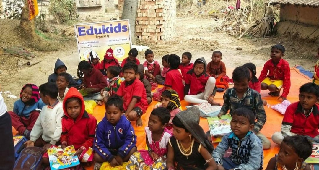 RaiseurhandIN's tweet photo. We started a program provides free tution for the poor kids including tution fees, rent, books, school dress, accessories like pen,pencil and everyday some snacks so that they attract and continue the journey we started for.
#education
#poor
#humanity
#letseducate
#edukids https://t.co/dCU55BTbP6