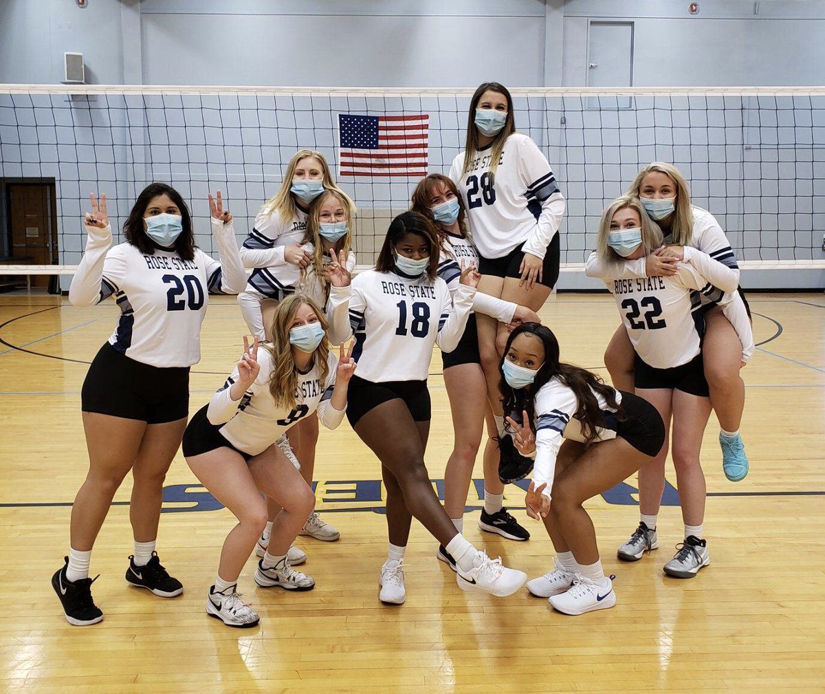 RSC’s first ever volleyball team!!! 🥰🏐 Sport season starts soon... 👀 #RAIDERStandard #RaidersReturn #RoseStateRaiders #RoseState