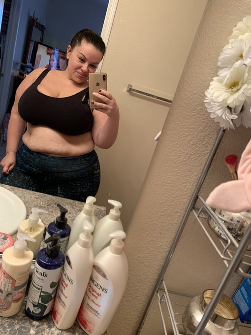 With no make up I still look amazing 💋 https://t.co/6KhWyZBQxv