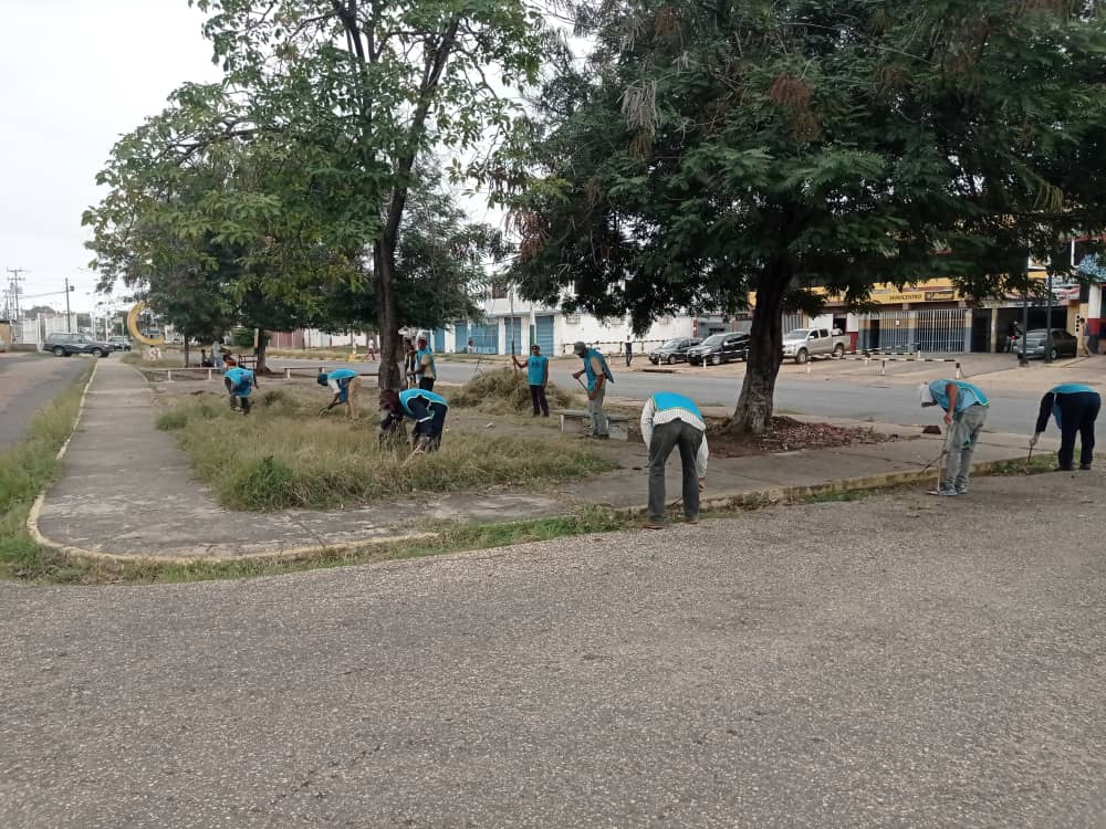AlcaldiaAnaco's tweet photo. ¡Seguimos Avanzando en el Saneamiento Integral de #Anaco 💚💛❤️!

Nuestros equipos de #AnacoLimpio, se mantienen en la calle trabajando por un entorno saludable, en esta oportunidad se encuentran desplegados en las siguientes avenidas: 👇

✅Av. Venezuela
✅Av. JAA
✅Av. Miranda https://t.co/JFgrbpHDfq