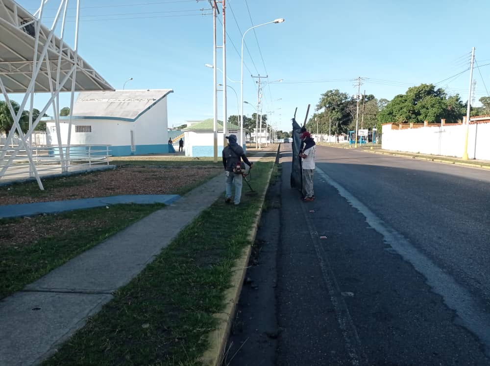 AlcaldiaAnaco's tweet photo. ¡Seguimos Avanzando en el Saneamiento Integral de #Anaco 💚💛❤️!

Nuestros equipos de #AnacoLimpio, se mantienen en la calle trabajando por un entorno saludable, en esta oportunidad se encuentran desplegados en las siguientes avenidas: 👇

✅Av. Venezuela
✅Av. JAA
✅Av. Miranda https://t.co/JFgrbpHDfq