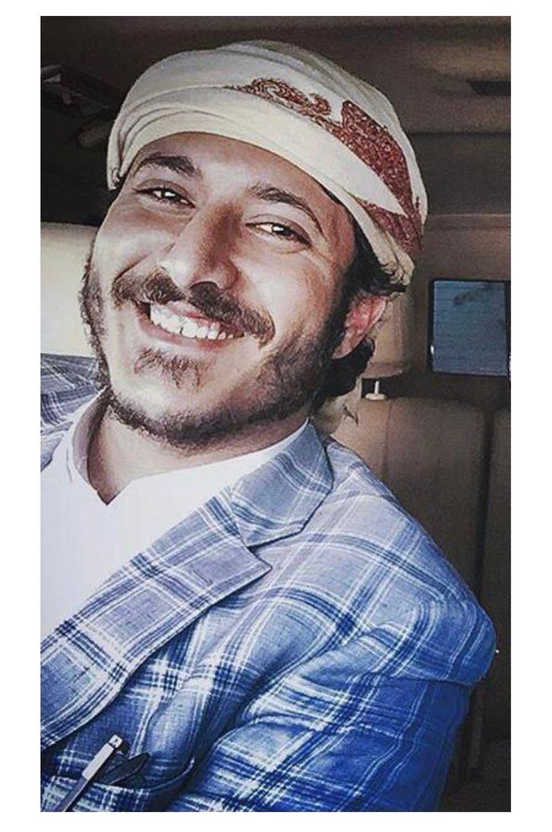 السبت عيد ميلاد عفاش، الذي يقضي عامه الرابع في المعتقل بدون تهمة الا انه إبني وحفيد الزعيم.
شرط الحوثي أن أوقف قتالهم ليطلقوه.
موقف خسة ودناءة أن يعاقب الابن بسبب موقف أبيه.
سلام عليك يابني وكل معتقل ومختطف وأسير.
نشاطر أهلهم الوجع، ونؤمن أن الظلم زائل وأن قتاله واجب مقدس.