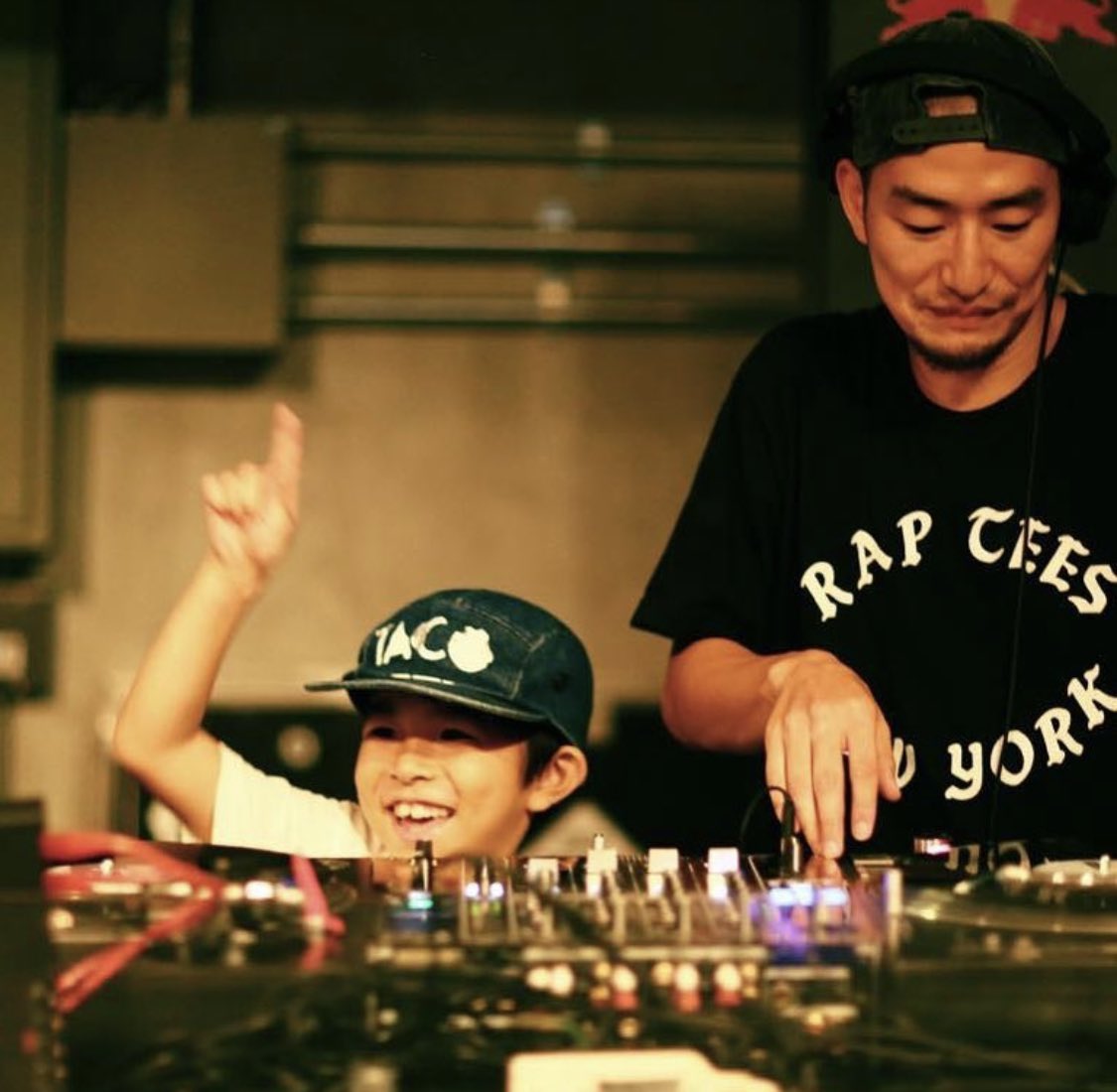 WEWANTjp's tweet image. このスペースが利用できなくなった後も、違う場所でも変わらず盛り上げていけるよう願いを込めて。
締めくくるにふさわしい笑顔溢れる空間になりますように。　

ＷＥ　ＷＡＮＴ　ＰＩＮＥＢＲＯＯＫＬＹＮ

２０２１.１.３０　ＳＡＴ
３ＰＭ－８ＰＭ
@pinebrooklyn 

DOOR ￥２０００