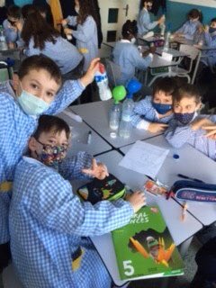 mercedaries's tweet photo. Sugar and yeast experiment at 5A class.
Experiment amb llevat i sucre a 5èA.
#fsf5pri #fsf5prim #science #experiments https://t.co/iAMeKfBqRK