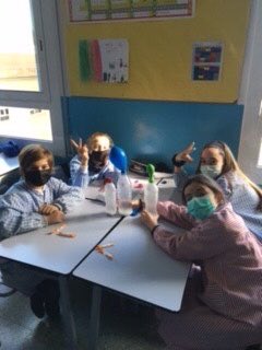 mercedaries's tweet photo. Sugar and yeast experiment at 5A class.
Experiment amb llevat i sucre a 5èA.
#fsf5pri #fsf5prim #science #experiments https://t.co/iAMeKfBqRK