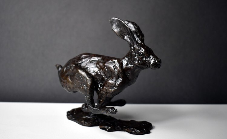 HareScawton's tweet image. We have teamed up with a magnificent sculptor @elliotchanner to help him showcase his wonderful #sculptures #Hares #RunningHare #Bronze #Talent #ForSale #LimitedEdition we hope to display some of his work in the future @HareScawton What do you think? We #Love his work!