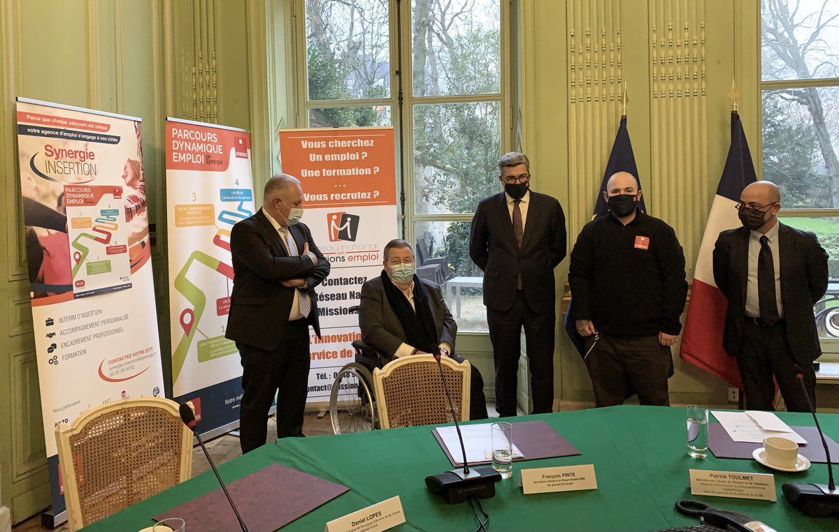 Synergie's tweet photo. 🔴 Merci à tous d'avoir suivi notre #LT ! Vous avez des questions sur le partenariat #ParcoursDynamiqueEmploi entre @Bouygues_BatIDF #HabitatSocial et @Synergie ? À vos tweets ⤵️ https://t.co/0qDMnVePAV
