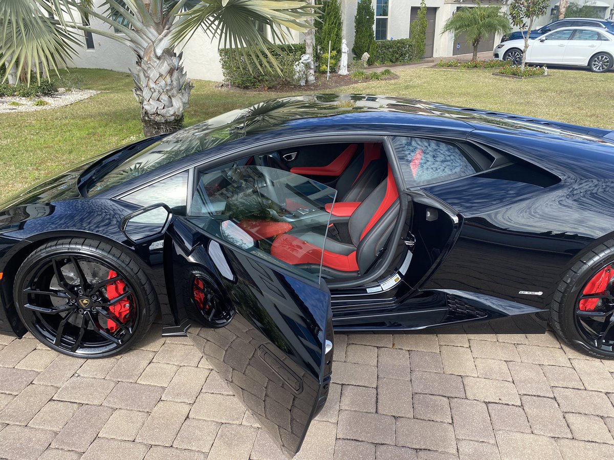 FRONZ1LLA's tweet photo. My new Lamborghini got delivered this morning!!!! 🙌🏼🏁 https://t.co/u3NrK0PqAE