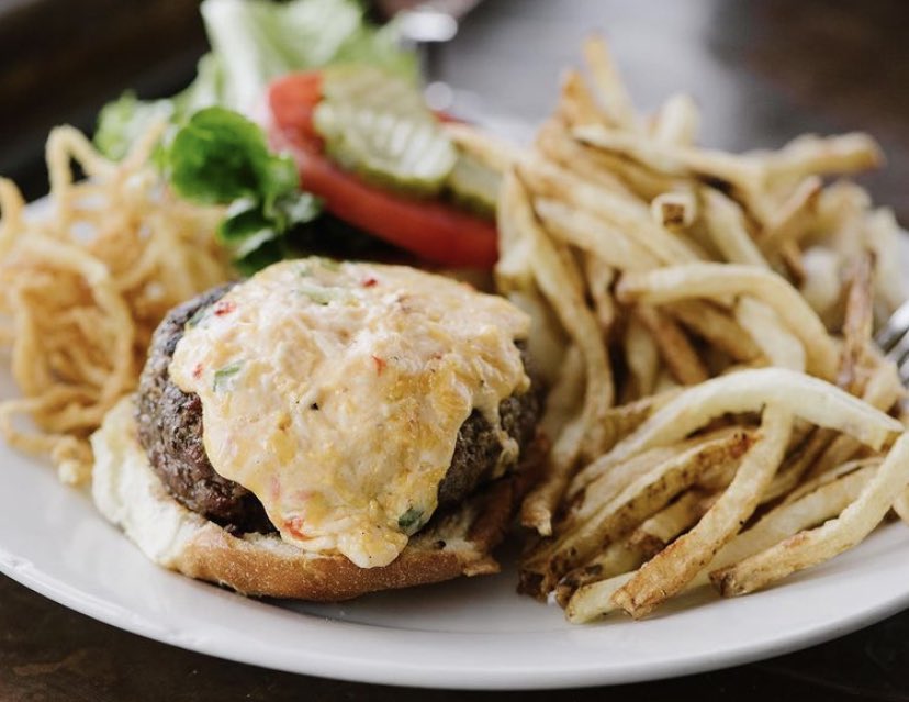 We only have eyes for burgers and fries 😍