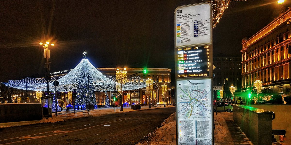 Mary0000's tweet photo. Too tired to move by #Moscow metro but I have a direct bus to #Megasport at same distance from office
Let's see if 75 minutes are enough to reach the halls through Friday evening traffic before #CSKFCB starts 🤔 https://t.co/U8mubwKeEC
