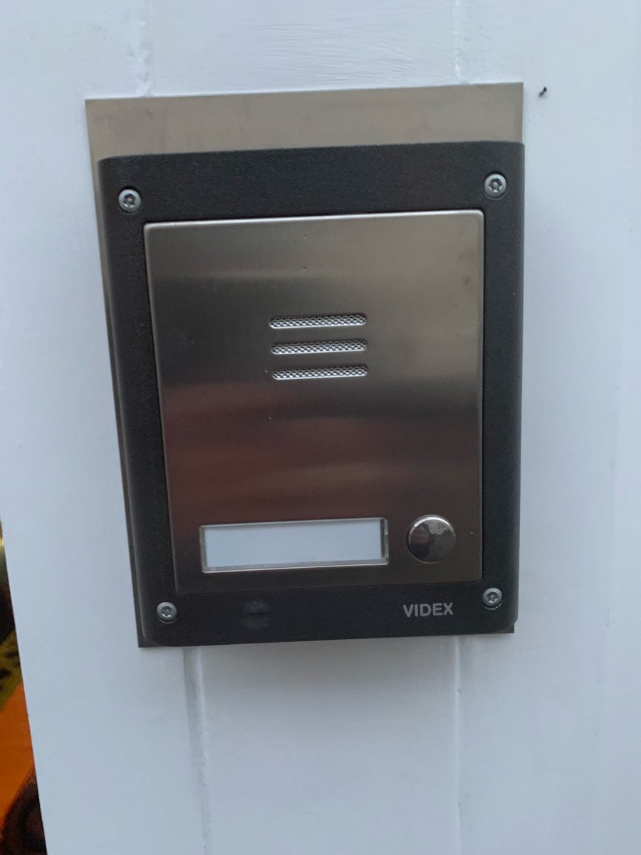 LTMLtd's tweet image. Another new @VidexSecurity 4000 install including two desk mounted handsets for a client in #Pimlico that used us for a repair on their old system 4 years ago!

@AdvancedAccessL #videx #intercominstaller #intercomrepair #securitysystems