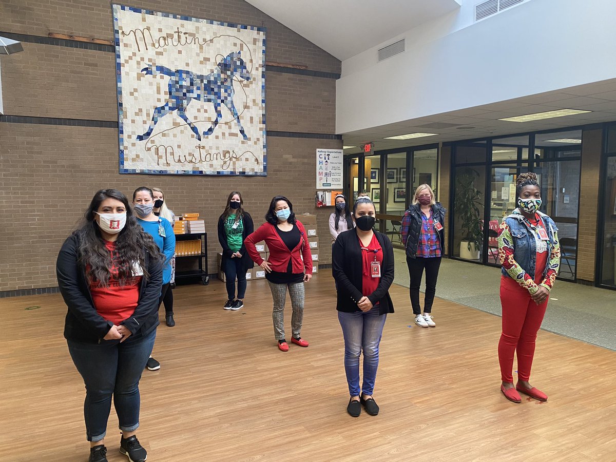 DrTLSha's tweet photo. Congratulations to our 2020-2021 Martin Teacher of the Year Julie Tran @msnttran  congratulations 🎉 and Congratulations to all of our runner ups! @Martin_Mustangs https://t.co/RDdx5bDALA