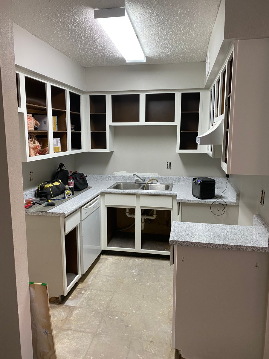GskiCapital's tweet photo. #FlashbackFriday to earlier this week. Checking on renovations in Hillsboro. New roof complete and floors, paint, appliances, etc in progress on 6 units.

#commercialrealestate #multifamily #passiveincome #realestate #realestateinvesting #texas #apartmentinvesting #gskicapital https://t.co/O1XUhQJ4aw