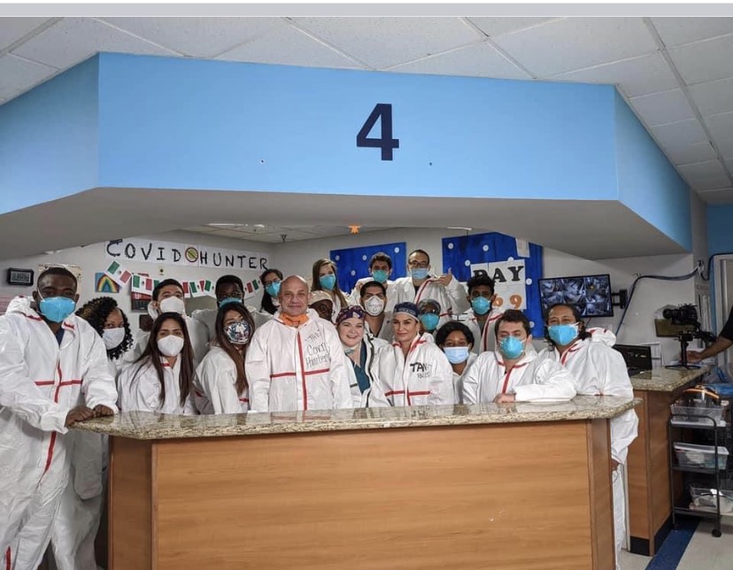randmactsofkind's tweet photo. Dr Varon and his team at @HoustonUmmc have been working non stop for 300 days in the fight against covid-19. No days off and no vacations! Thank you @joevaron &amp; his incredible team and thank you to all of our incredible healthcare workers!

#healthcareworkersrock https://t.co/LOX4srodZ6