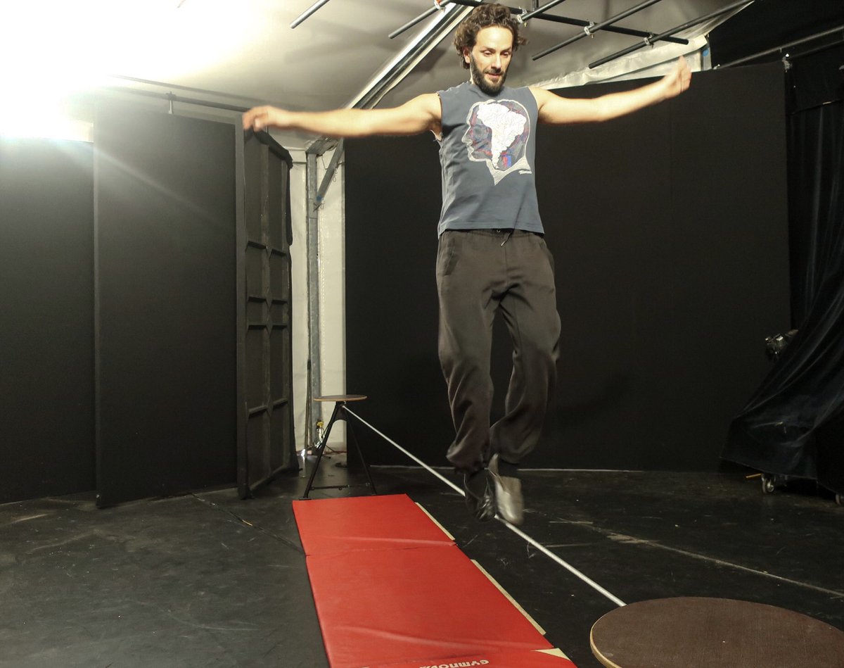 CIAM_Aix's tweet image. #résidence
Julien Posada, de la compagnie La Sociale K, était en résidence de #création au CIAM pour quelques jours. Il a ainsi pu retrouver son agrès de prédilection : le fil de fer.

#fildefer #artistique #work #circus #artsducirque