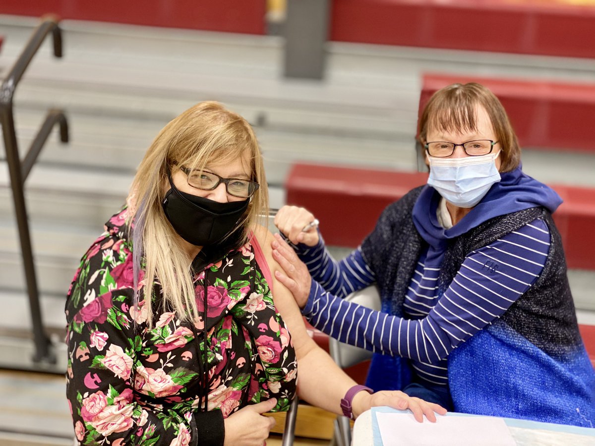 Labradorgirl65's tweet photo. Vaccination day for me with
nurse Cathy Andersen ❣️ #CovidVaccine #Labradorian https://t.co/5ligRr7itV