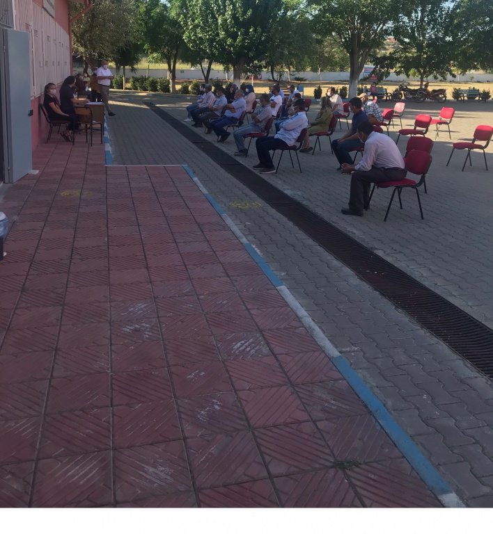 ManisaKAL's tweet photo. #EğitimdeKöprübaşı @mdikici @il_mem_45 @tcmeb @ziyaselcuk Okulumuzda velilerimize pandemi ile ilgili bilgilendirme toplantıları yaptık https://t.co/NEsylGBmcs