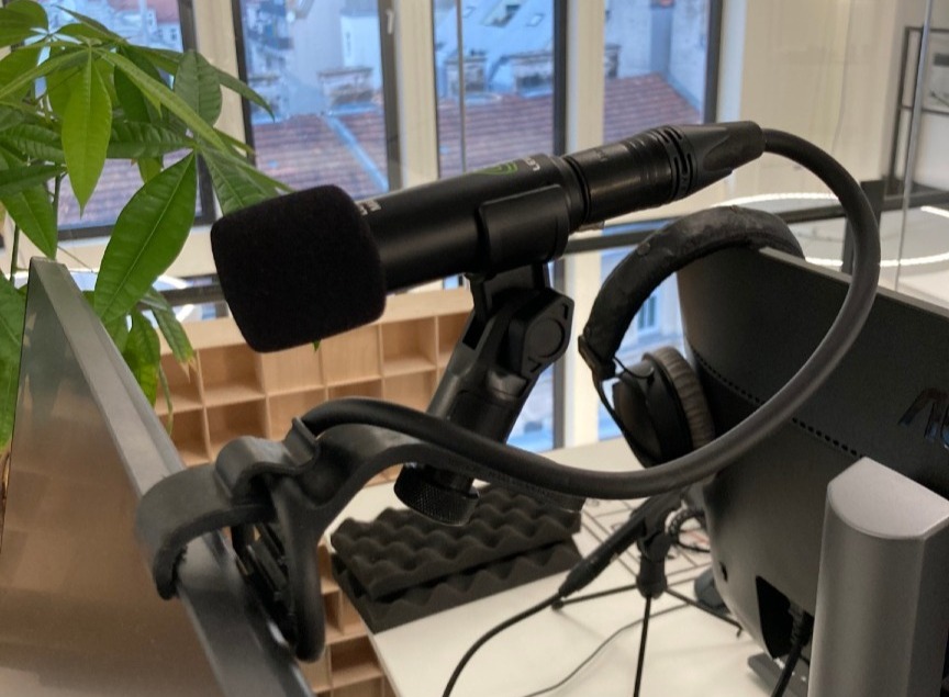 LewittAudio's tweet photo. Lifehack from the #LEWITT product management department. Monitor + drum mount + #LCT040MATCH = Great mic for video conferencing 😁👌 #lifehack #MakeYourselfHeard #LEWITT https://t.co/vEye2xF9V4