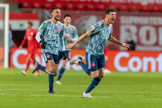 No que pode ter sido sua despedida do Ajax, Huntelaar foi o salvador na vitória sobre o Twente; o Feyenoord manteve a vice-liderança; o AZ se reanimou, ao vencer o PSV; e Giakoumakis brilhou, na goleada do VVV-Venlo. Tudo no relato da 16ª rodada: https://t.co/n2gnnJ0HEU https://t.co/KFgENiwqAj