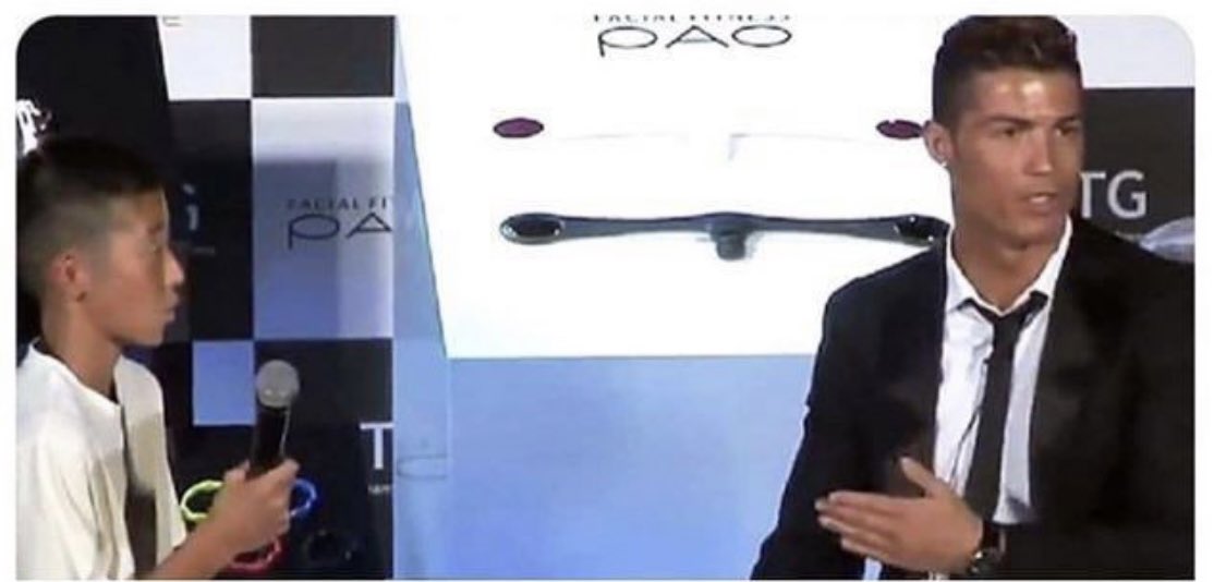 โรนัลโดปกป้องแฟนคลับชาวญี่ปุ่นที่พยายามพูดภาษาโปรตุเกสกับเค้า แต่กลับโดนฝูงชนหัวเราะเพราะพูดไม่ชัด 
โดยโรนัลโดหันไปบอกทุกคนว่า 
“พวกคุณควรดีใจนะที่เด็กคนนี้กำลังพยายามอย่างเต็มที่น่ะ....มันเป็นเรื่องที่ดีมากเลยนะ”

สะกิดใจนะ หลายคนไม่กล้าพูดอังกฤษก็เพราะโดนล้อโดนหัวเราะนี่แหละ