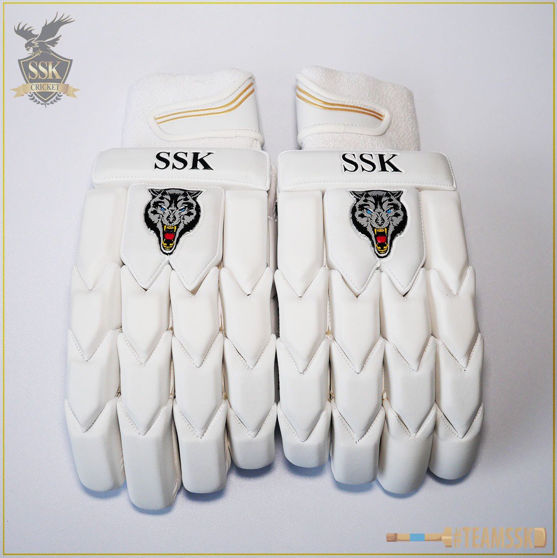 Allthegear99's tweet photo. SSK Nitro Edition White Shark Tooth Split #Batting #Gloves
Now available to purchase via our website!
With Pittard palms.
Lovely all white split finger design batting gloves.
Offering the best protection.
Made using the highest quality materials.
#WeBringTheGame #AllTheGear https://t.co/5KjntyrK6g
