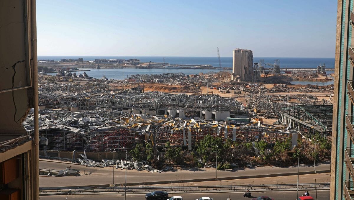 MENA_WATCH's tweet photo. Syriens Präsident Assad könnte verantwortlich für Beiruter Explosion sein. War das Ammoniumnitrat im Hafen von Beirut, das die Explosionskatastrophe in Beirut verursachte, zum Bombenbau für das syrische Regime bestimmt? (Stefan Frank)
https://t.co/pNNbGE8rJF https://t.co/aAEREmZsW2