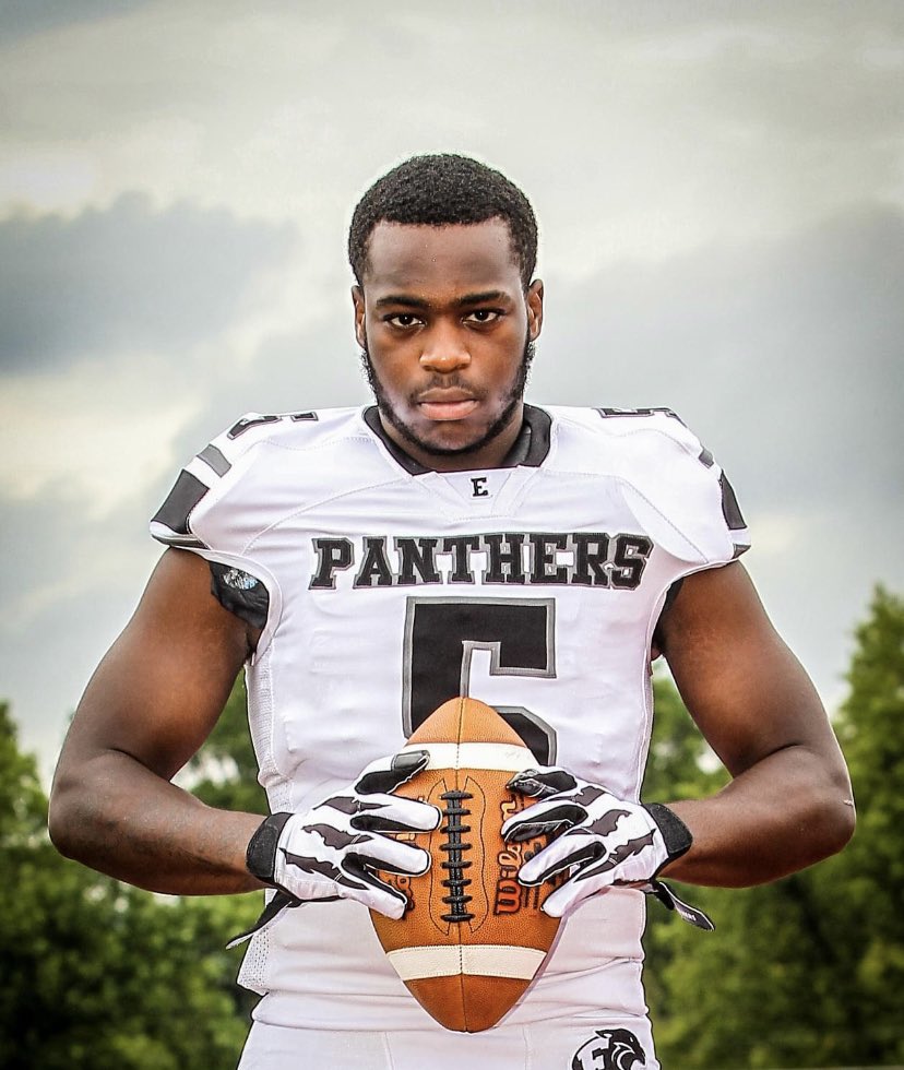 cdeastfootball's tweet image. East High Senior Spotlight Day 5‼️
Amir Peace 5'8 185🐾 
@yfnmir58🏆
Pos.: RB/MLB🏈 
GPA: 3.0📚