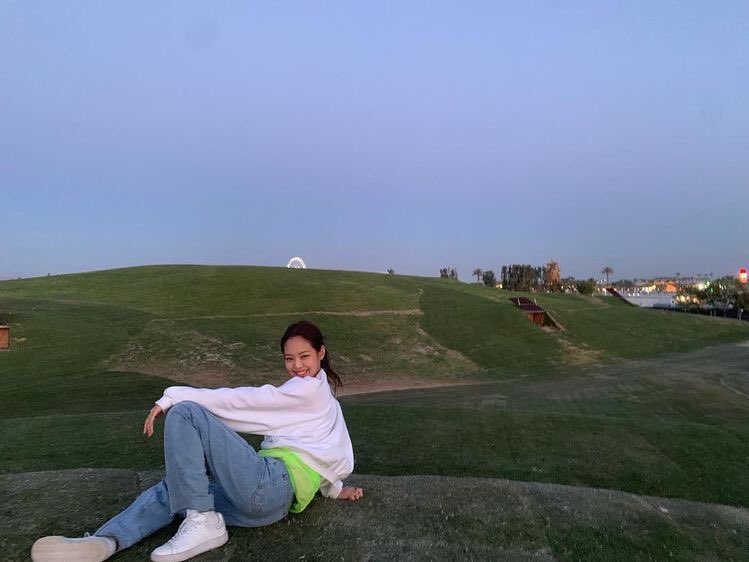 solololourd's tweet photo. Happy birthday, my love! U r one of the few reasons why I still choose to keep going. 2020 shattered me but thank u for making life bearable :>
I’m forever grateful for your existence ksks I love you beyond words! U deserve nothing but the best! Proud of u bb
#PricelessJennieDay https://t.co/C7sy8iwUdQ