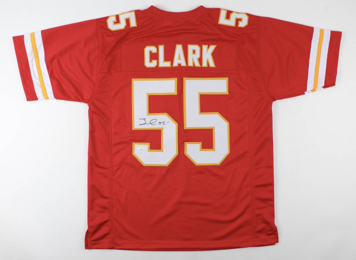 ArrowheadLive's tweet image. 🚨Giveaway🚨

Two at once?! This giveaway includes a signed @TheRealFrankC_ jersey, a Big Red Hoodie, and a hat signed by Andy Reid!

To enter:
1️⃣RETWEET
2️⃣FOLLOW @ArrowheadLive and @SOMissouri

⏳Giveaway ends 1/17 @ 7pm CT⏳
#Chiefs | #ChiefsKingdom  | #WPMOYChallenge + Kelce